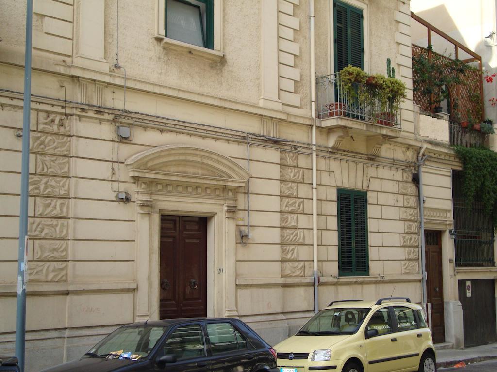 La Maison Des Livres Reggio Calabria Exterior foto