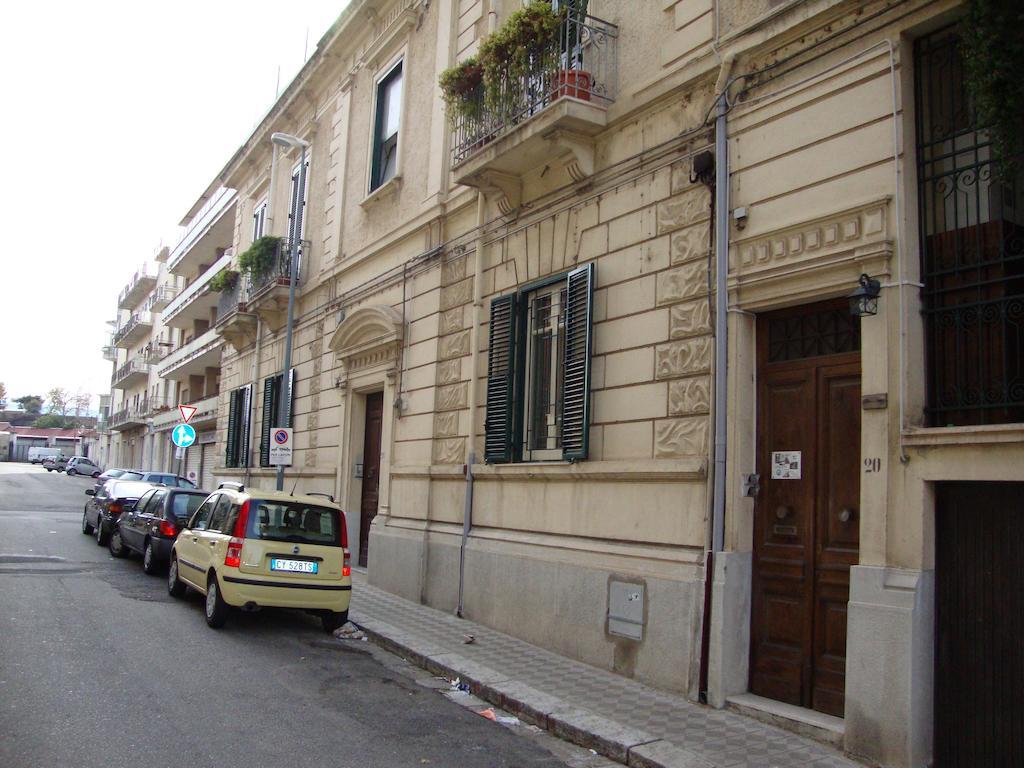 La Maison Des Livres Reggio Calabria Exterior foto