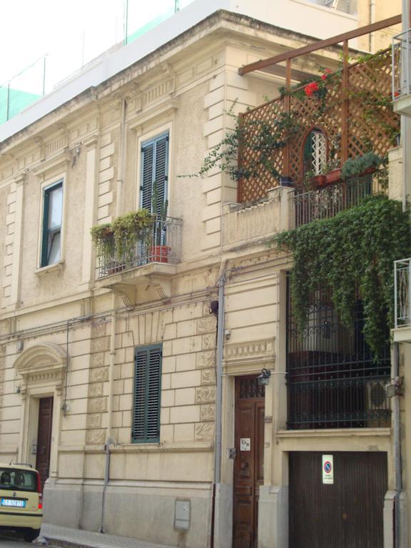 La Maison Des Livres Reggio Calabria Exterior foto