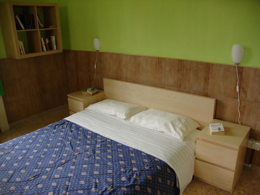 La Maison Des Livres Reggio Calabria Zimmer foto